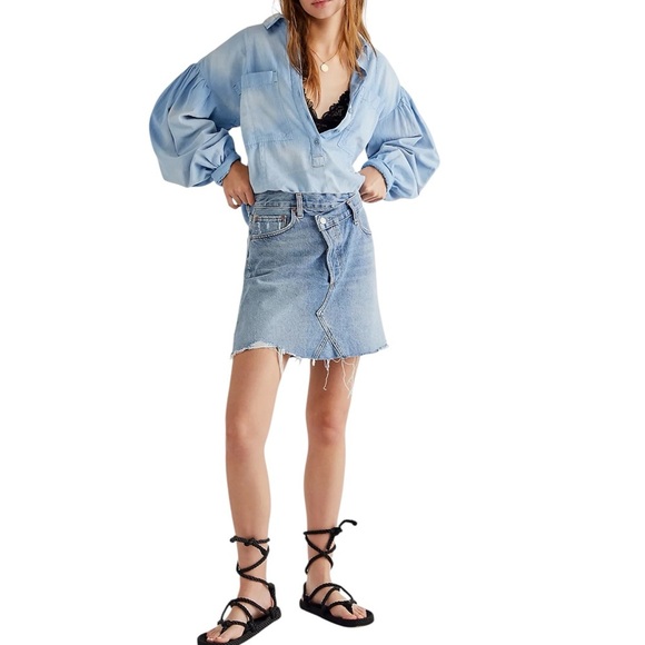 AGOLDE 90’s Criss Cross Denim Mini Skirt Button Fly Raw Hem Sz 27 - Picture 6 of 9